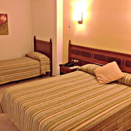 雷吉奥加的斯酒店 3*